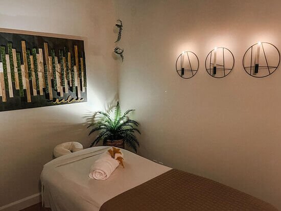 massage-therapy-room (1)